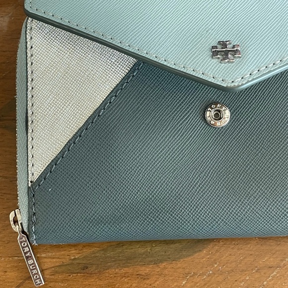 Not For Sale Tory Burch Metallic Envelope Wristlet - Picture 10 of 16